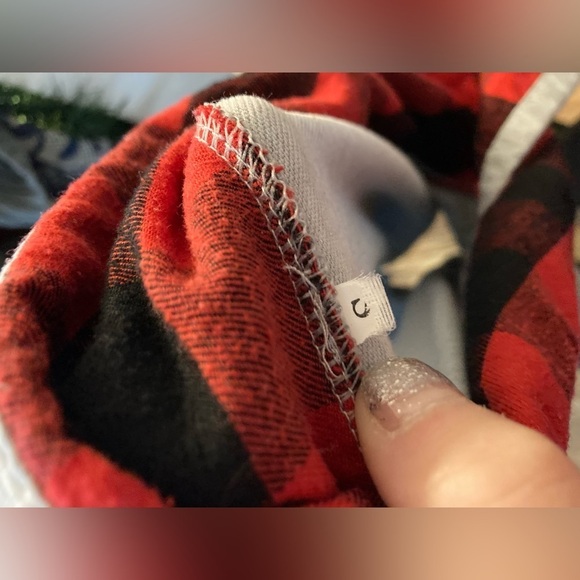 Beautiful longer shirt size Woman’s S gray and flannel plaid red black - Picture 2 of 5
